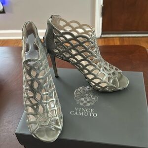Vince Camuto Powdered Glitz Suede Heel in Steel Gray, Suze 9.5M